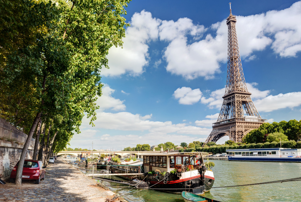 River-Seine-with-the-Eiffel-Tower